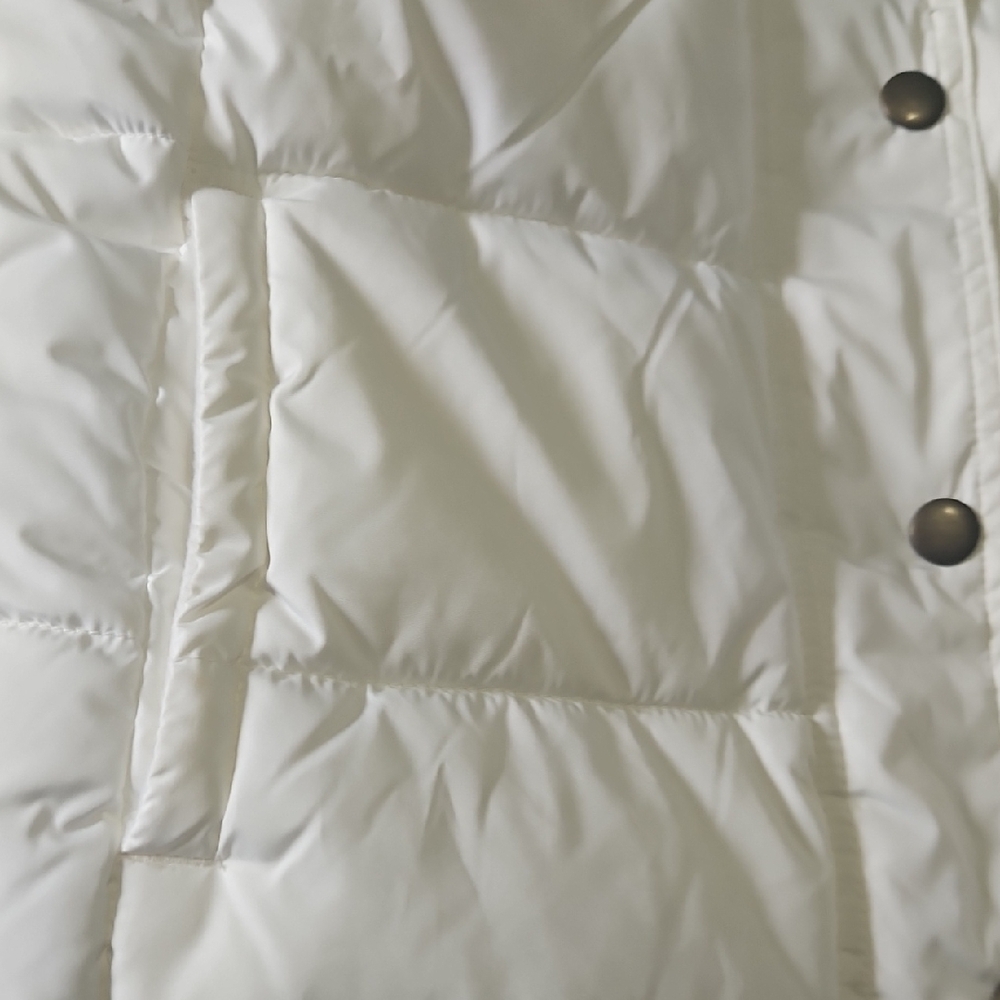 Old Navy Women's White Quilted Vest - Picture 3 of 14